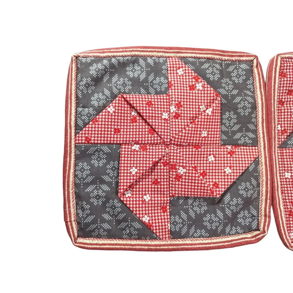 Pinwheels Potholders Rooster Stripes 2-Pc Red Gray White Cotton Poly 9 x 9-inch